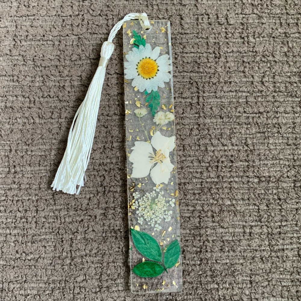 Pressed flower bookmark